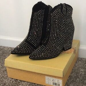 Awesome “Blinged” out Cowgirl boots by Very G… size 9.5
